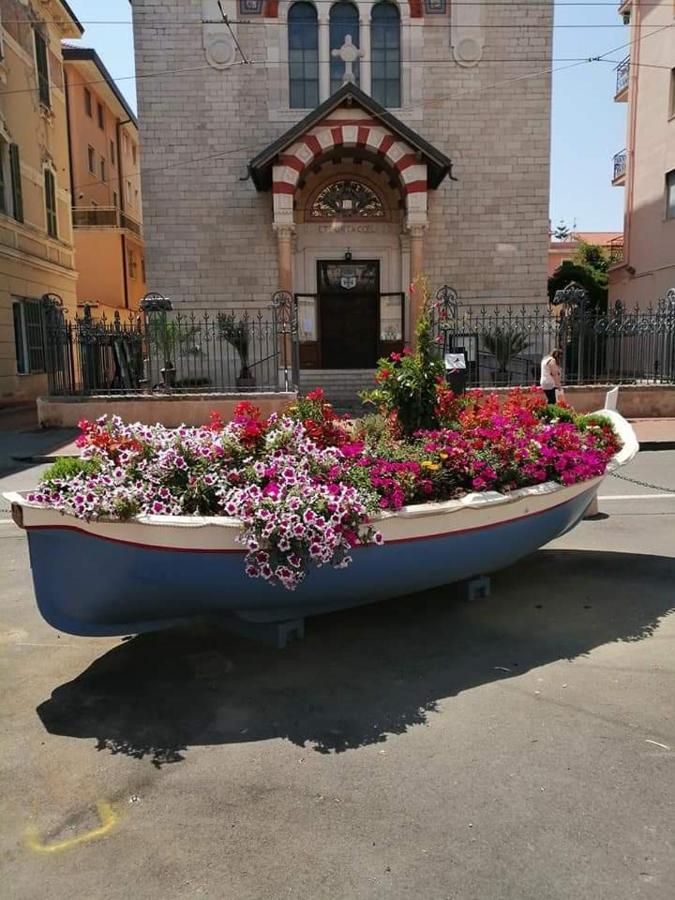 Casa Margherita, Centrale A Due Passi Dal Mare Bordighera Bagian luar foto